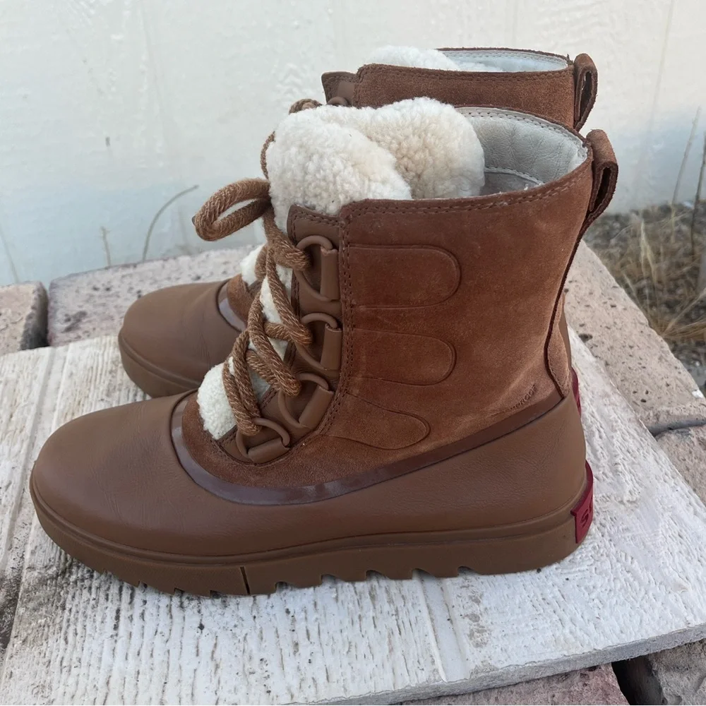 Sorel Women's Joan of Arctic Next Lite Tan Boots size 9